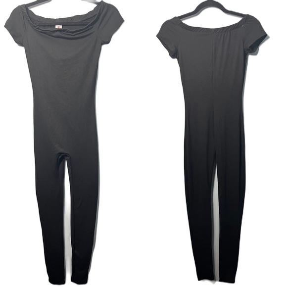 • Black Off The Shoulder Jumpsuit - Picture 2 of 9
